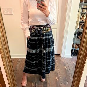 Handmade blue skirt needlepoint pocket accent embroidery pockets size large
